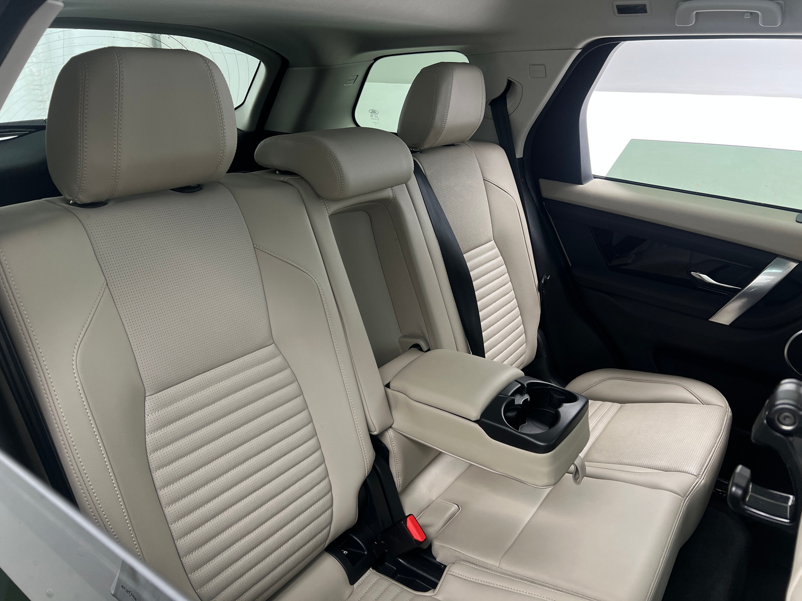 Thumbnail: 2023 Land Rover Discovery Sport - 5