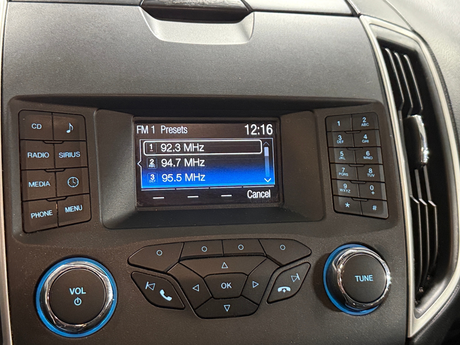 Thumbnail: 2016 Ford Edge - 4