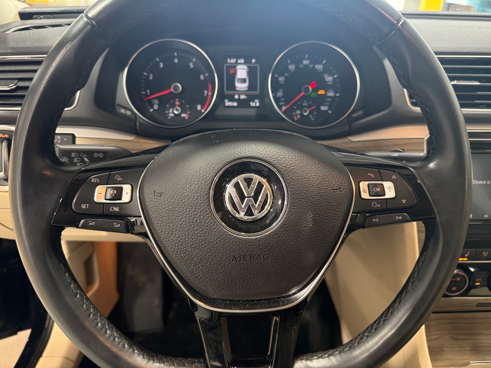 Thumbnail: 2017 Volkswagen Passat - 4