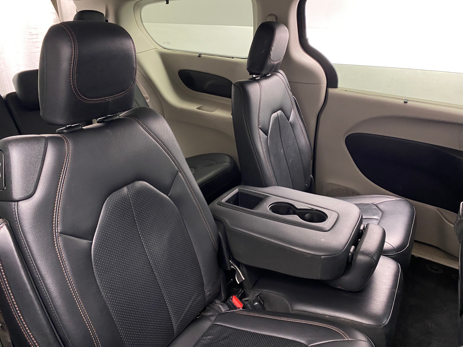 Thumbnail: 2018 Chrysler Pacifica - 5