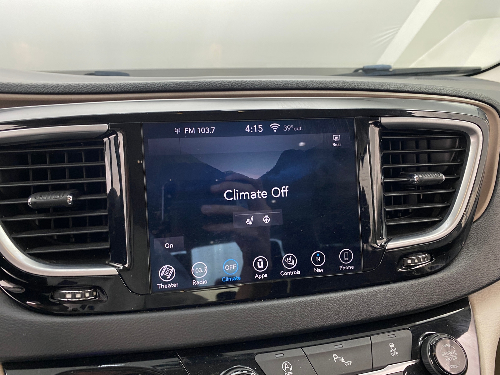 Thumbnail: 2018 Chrysler Pacifica - 3