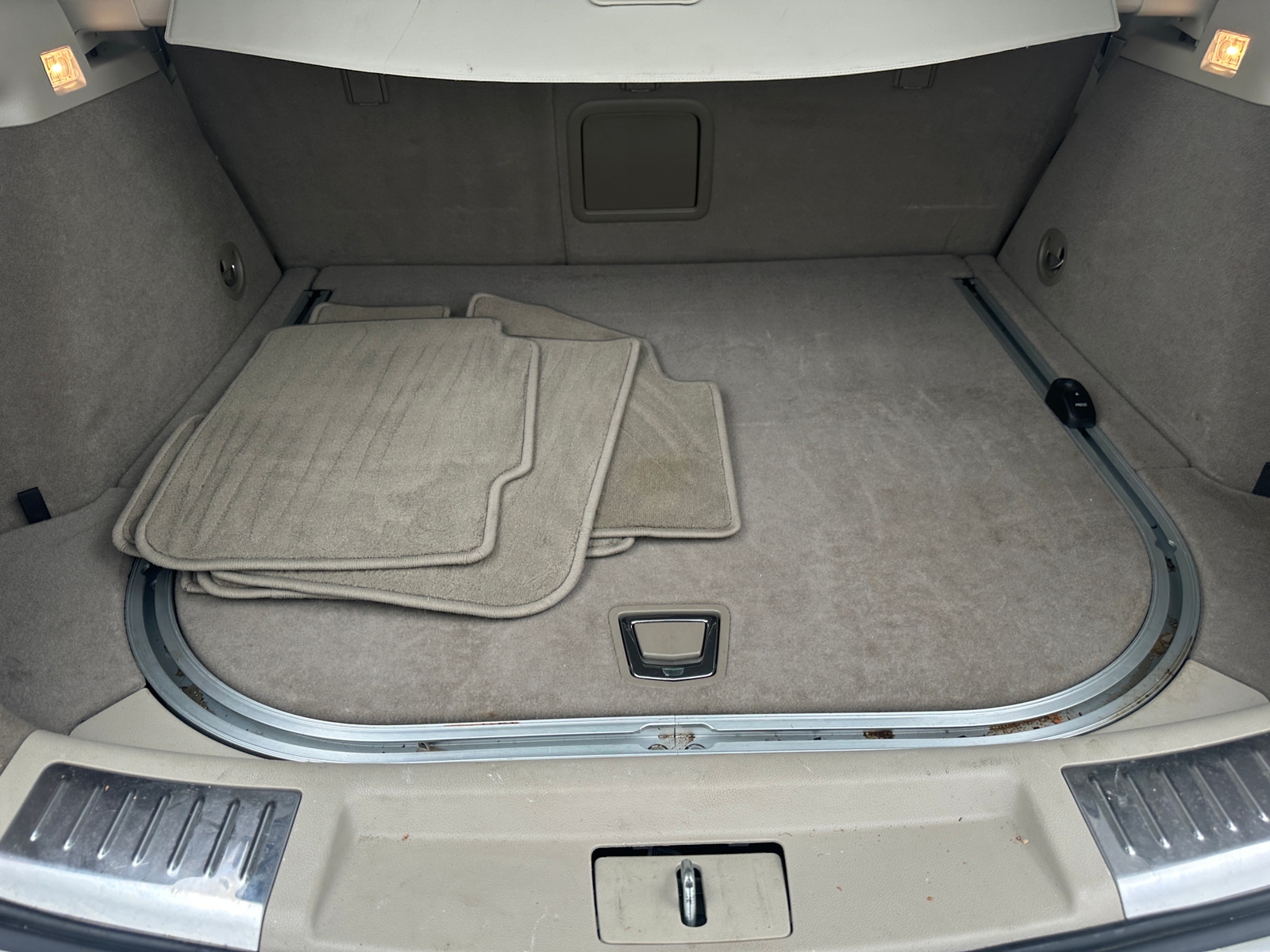 Thumbnail: 2011 Cadillac SRX - 6