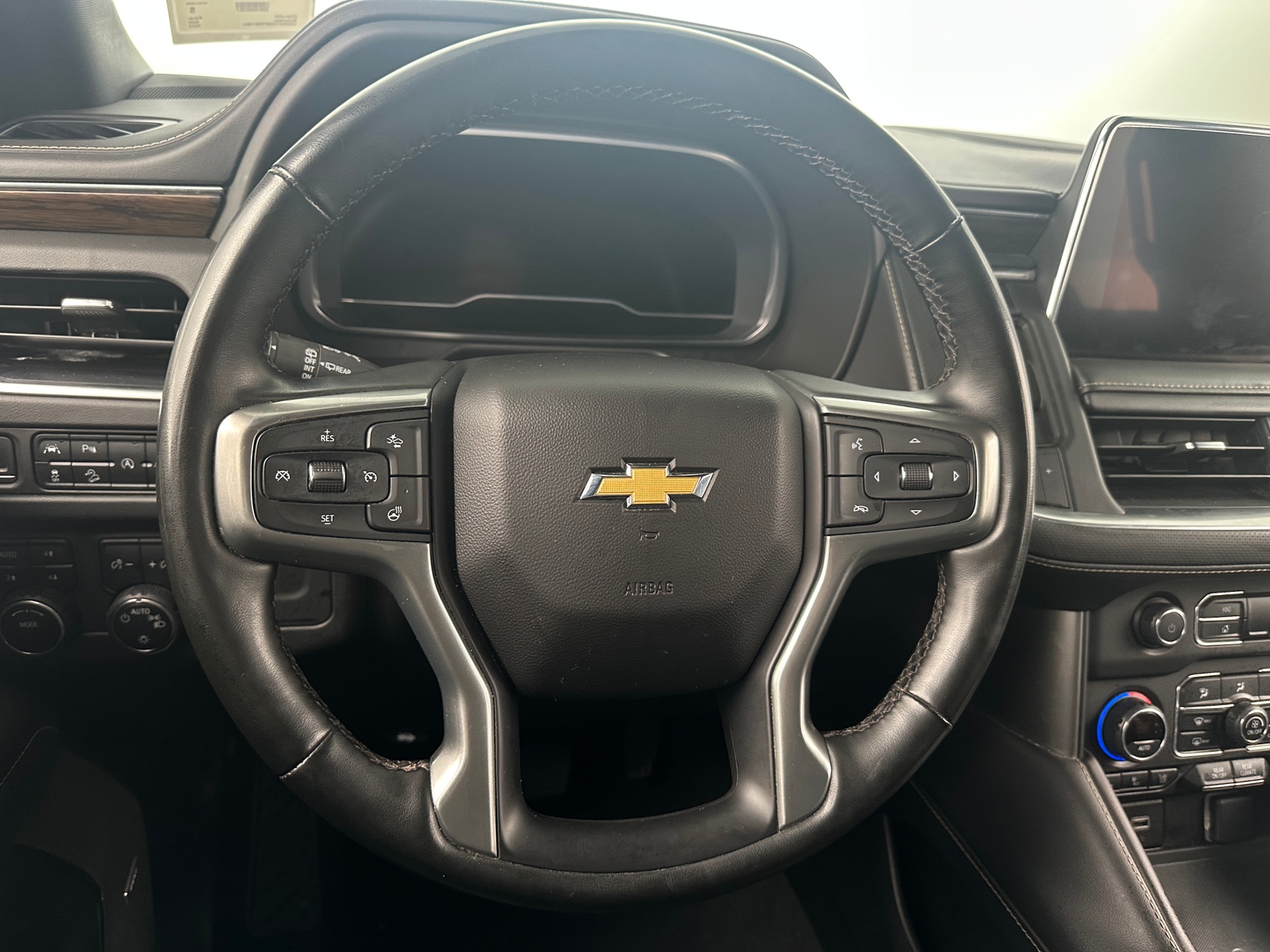 Thumbnail: 2023 Chevrolet Suburban - 4