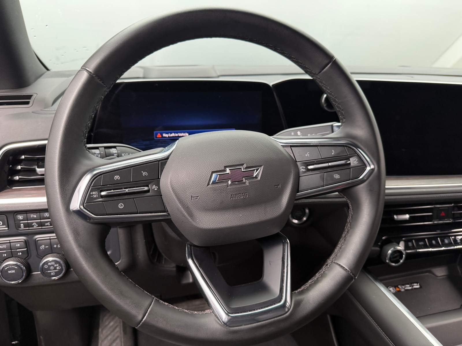 Thumbnail: 2025 Chevrolet Suburban - 4