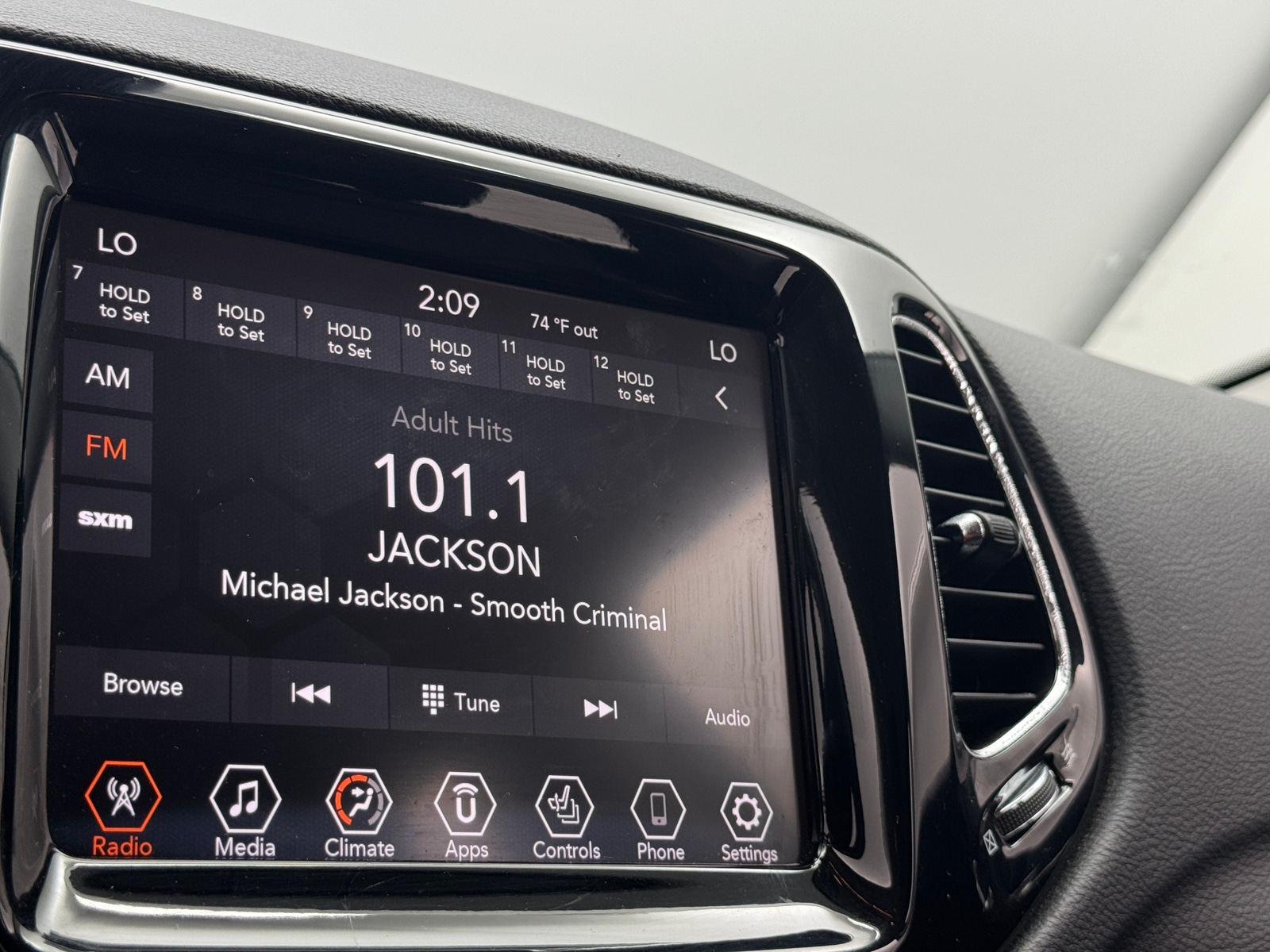 Thumbnail: 2021 Jeep Compass - 3