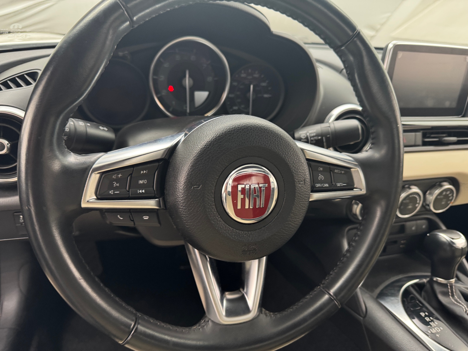 Thumbnail: 2018 Fiat 124 Spider - 4