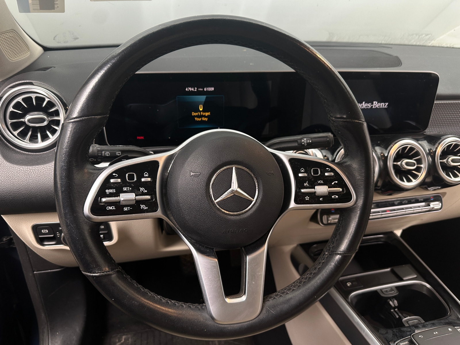 Thumbnail: 2021 Mercedes-Benz GLB - 4