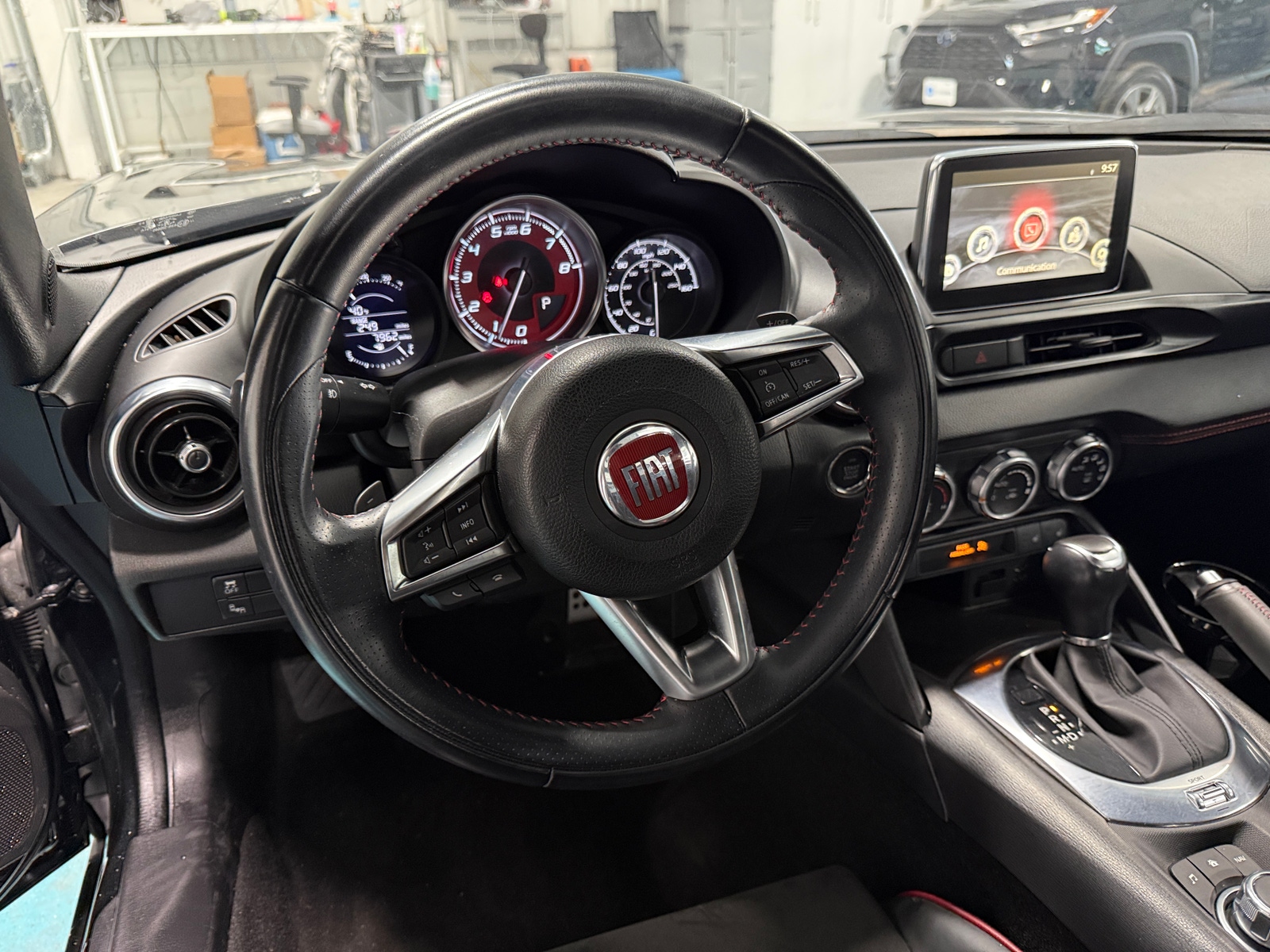 Thumbnail: 2017 Fiat 124 Spider - 4