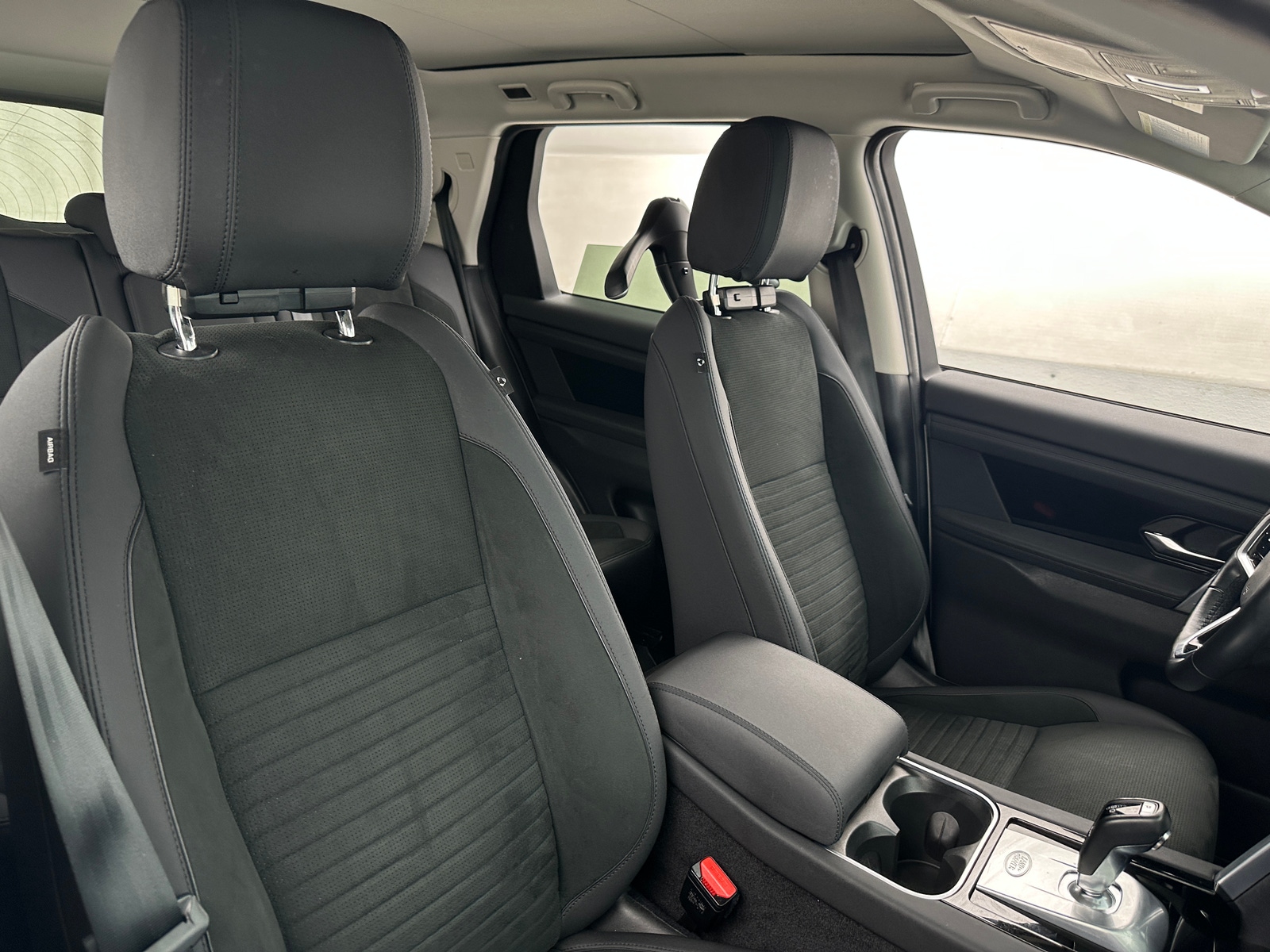 Thumbnail: 2022 Land Rover Discovery Sport - 2