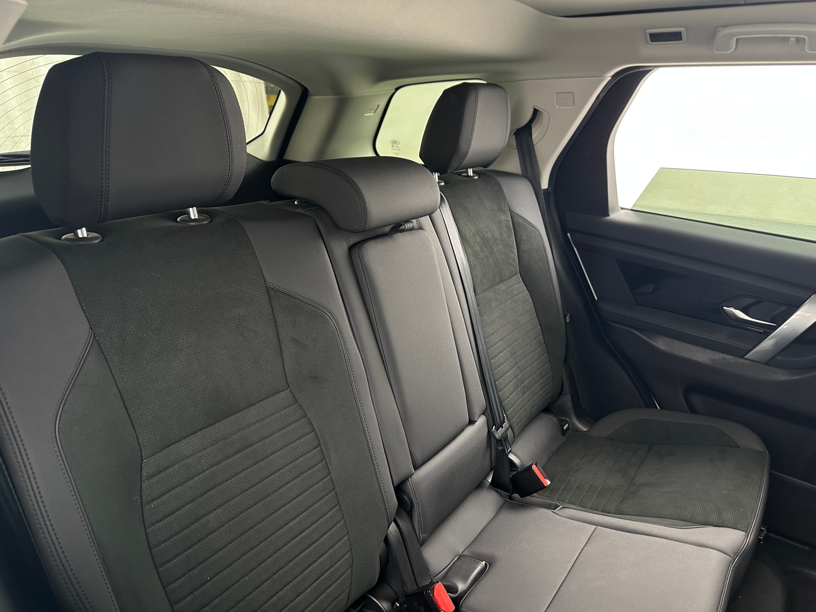 Thumbnail: 2022 Land Rover Discovery Sport - 6