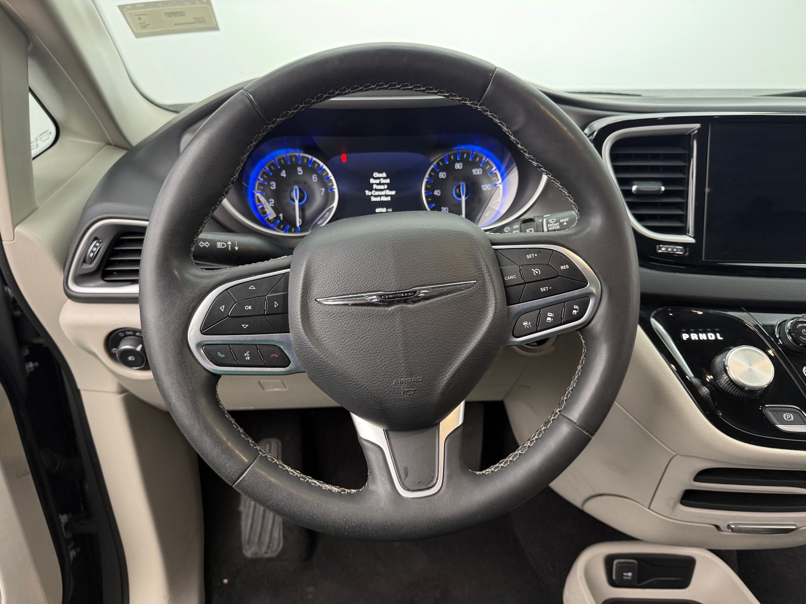 Thumbnail: 2023 Chrysler Pacifica - 4