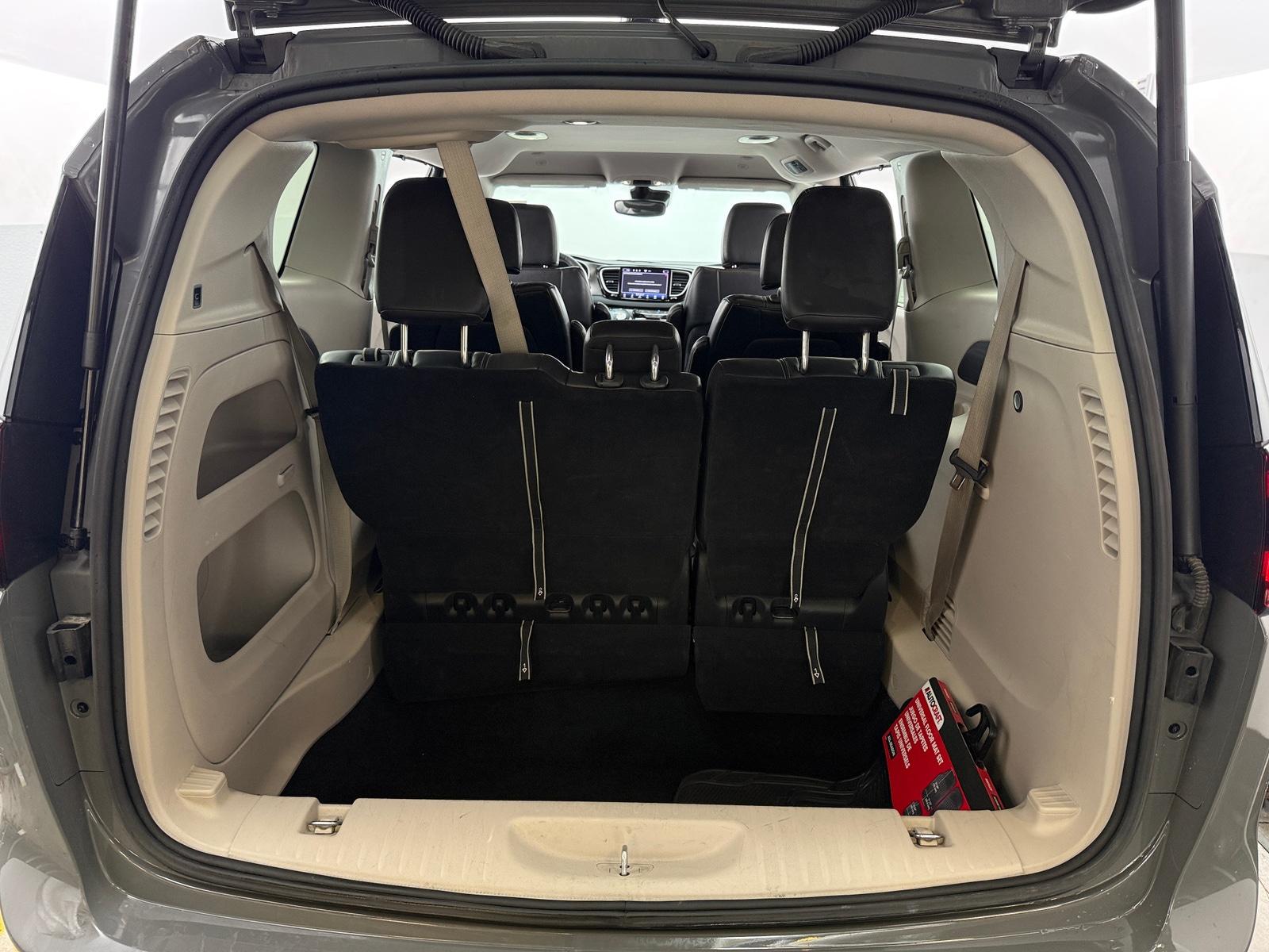 Thumbnail: 2023 Chrysler Pacifica - 6