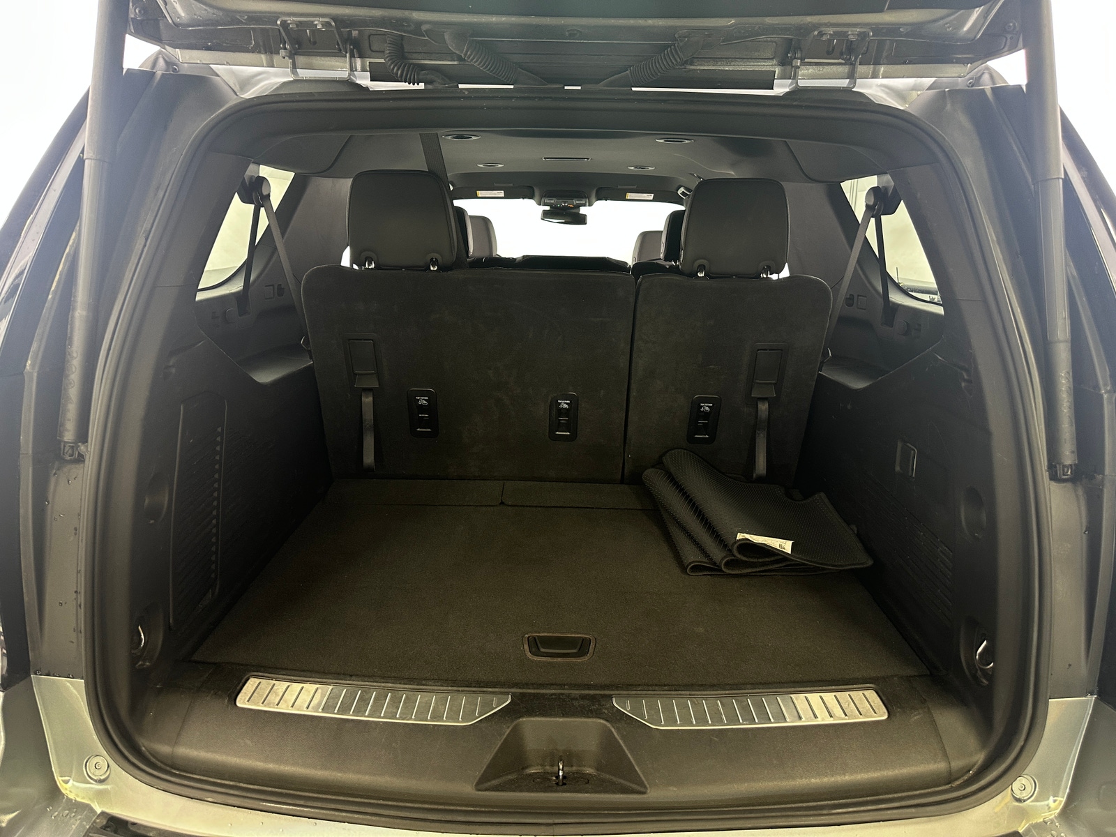 Thumbnail: 2025 Chevrolet Suburban - 6