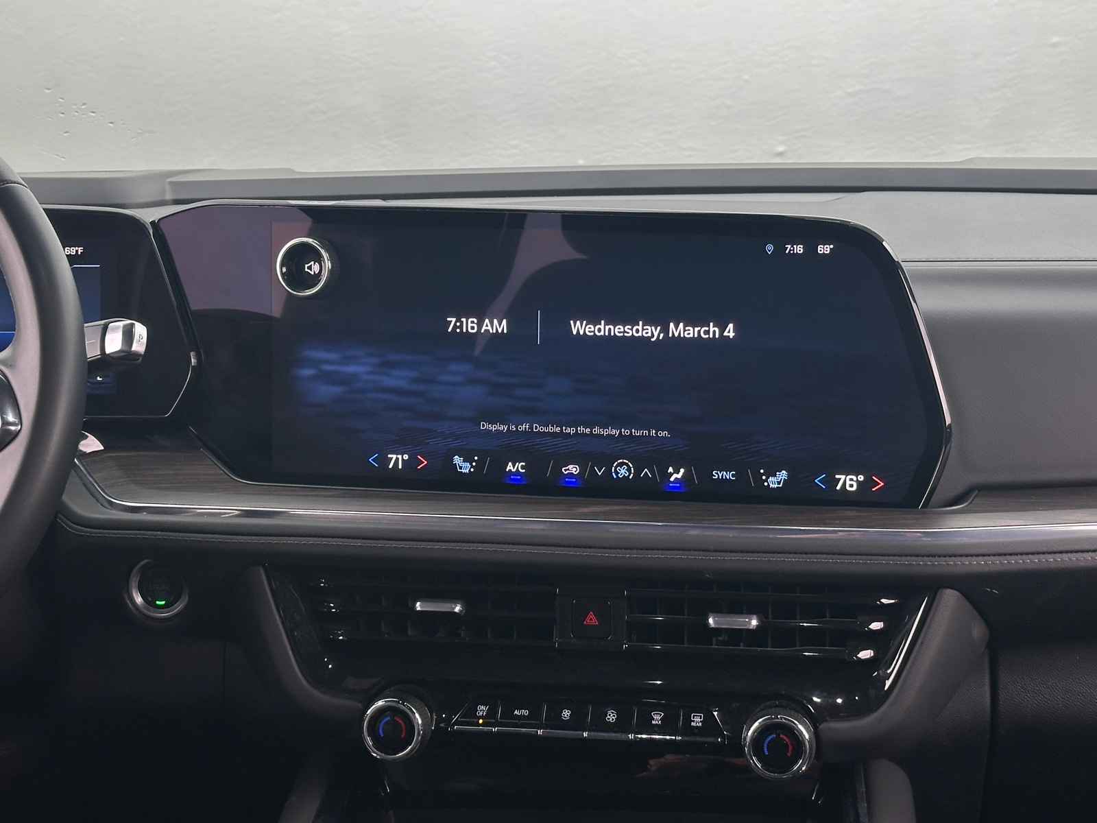 Thumbnail: 2025 Chevrolet Suburban - 3