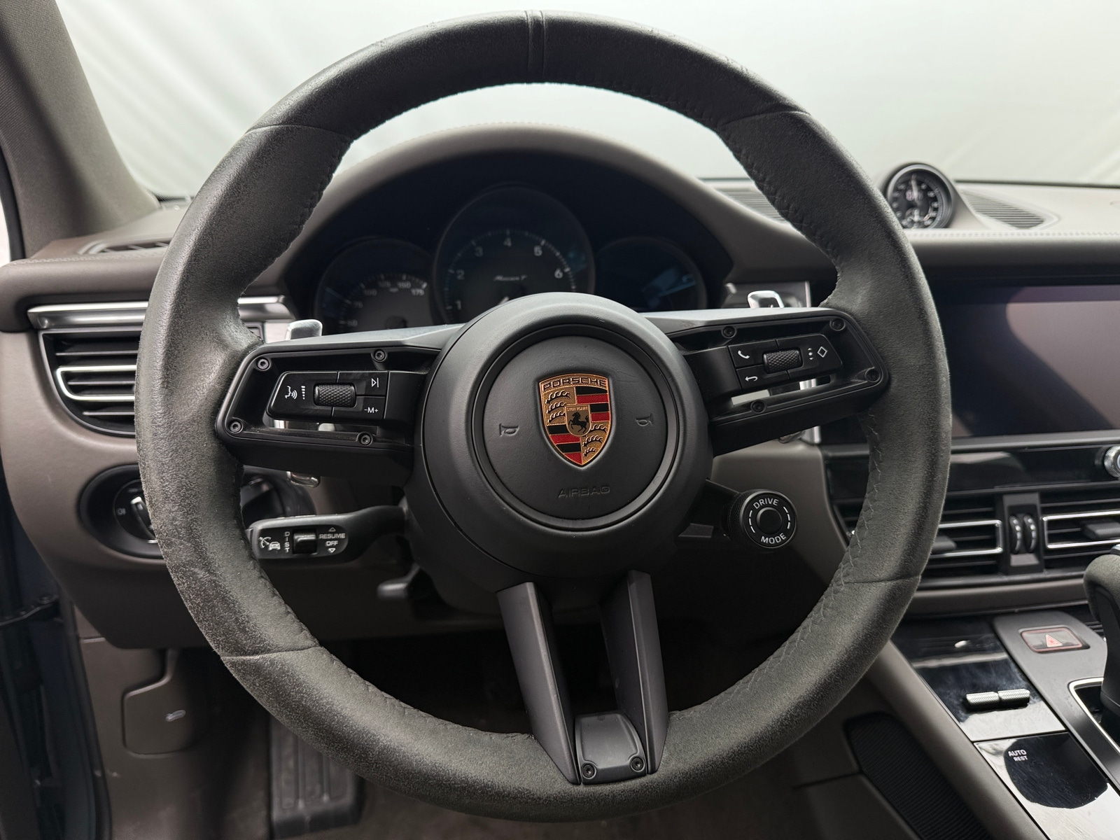 Thumbnail: 2023 Porsche Macan - 4