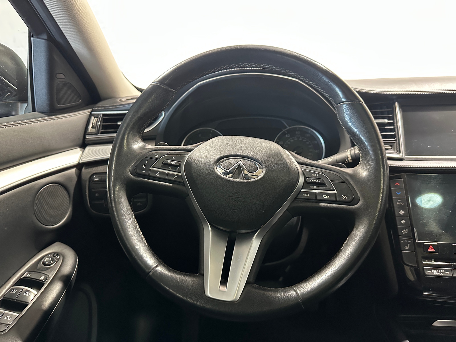 Thumbnail: 2019 INFINITI QX50 - 4