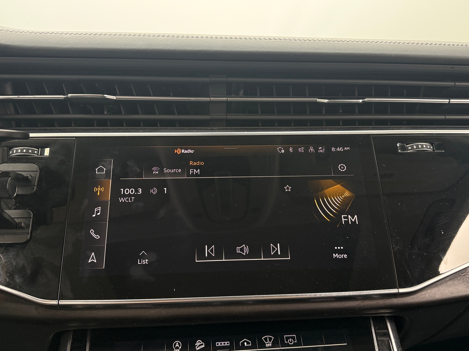 Thumbnail: 2022 Audi Q8 - 3