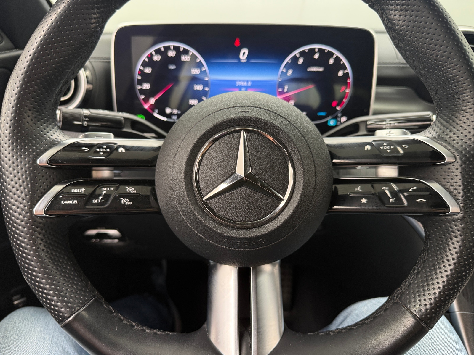 Thumbnail: 2023 Mercedes-Benz C-Class - 4