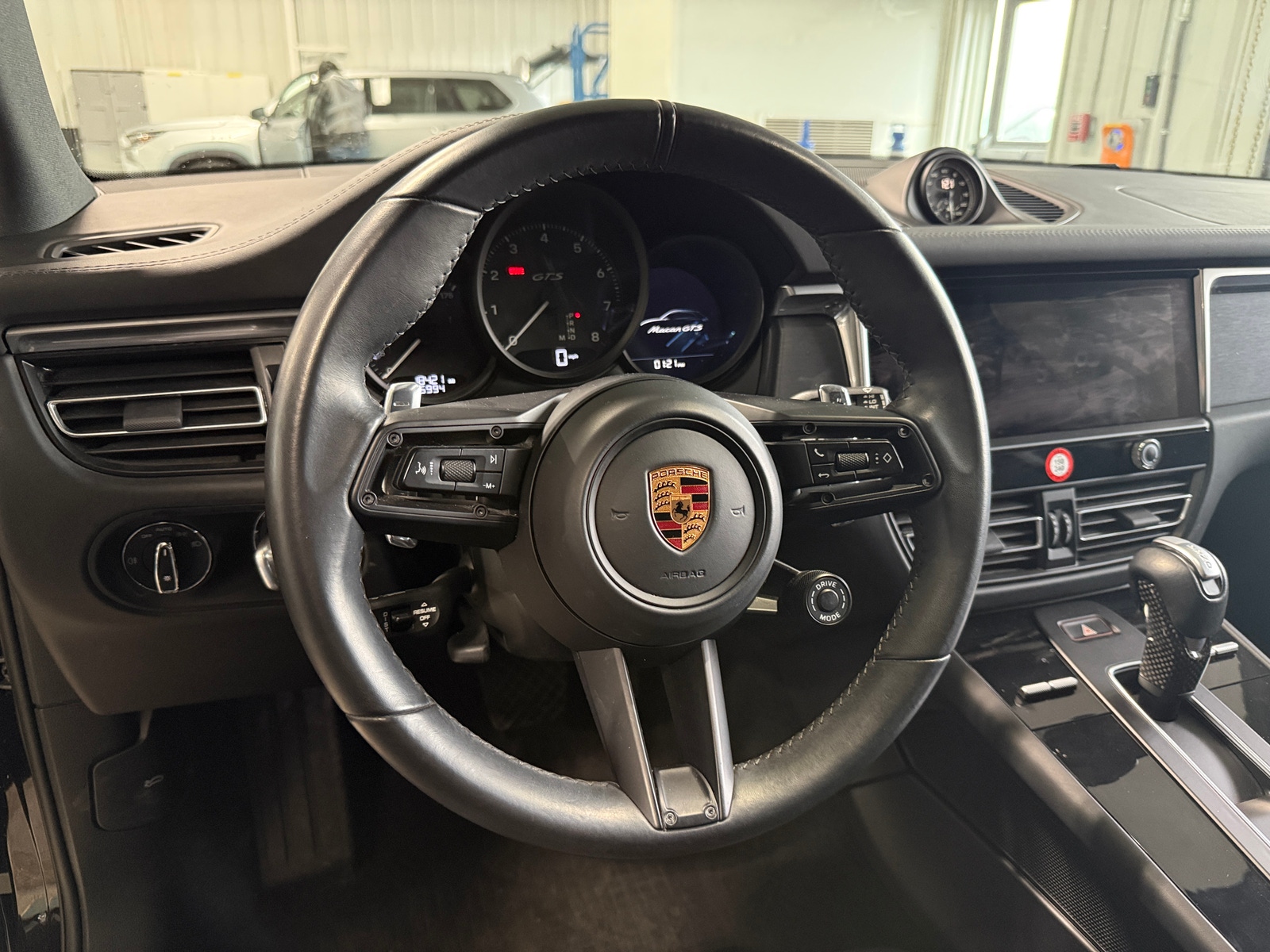 Thumbnail: 2022 Porsche Macan - 4