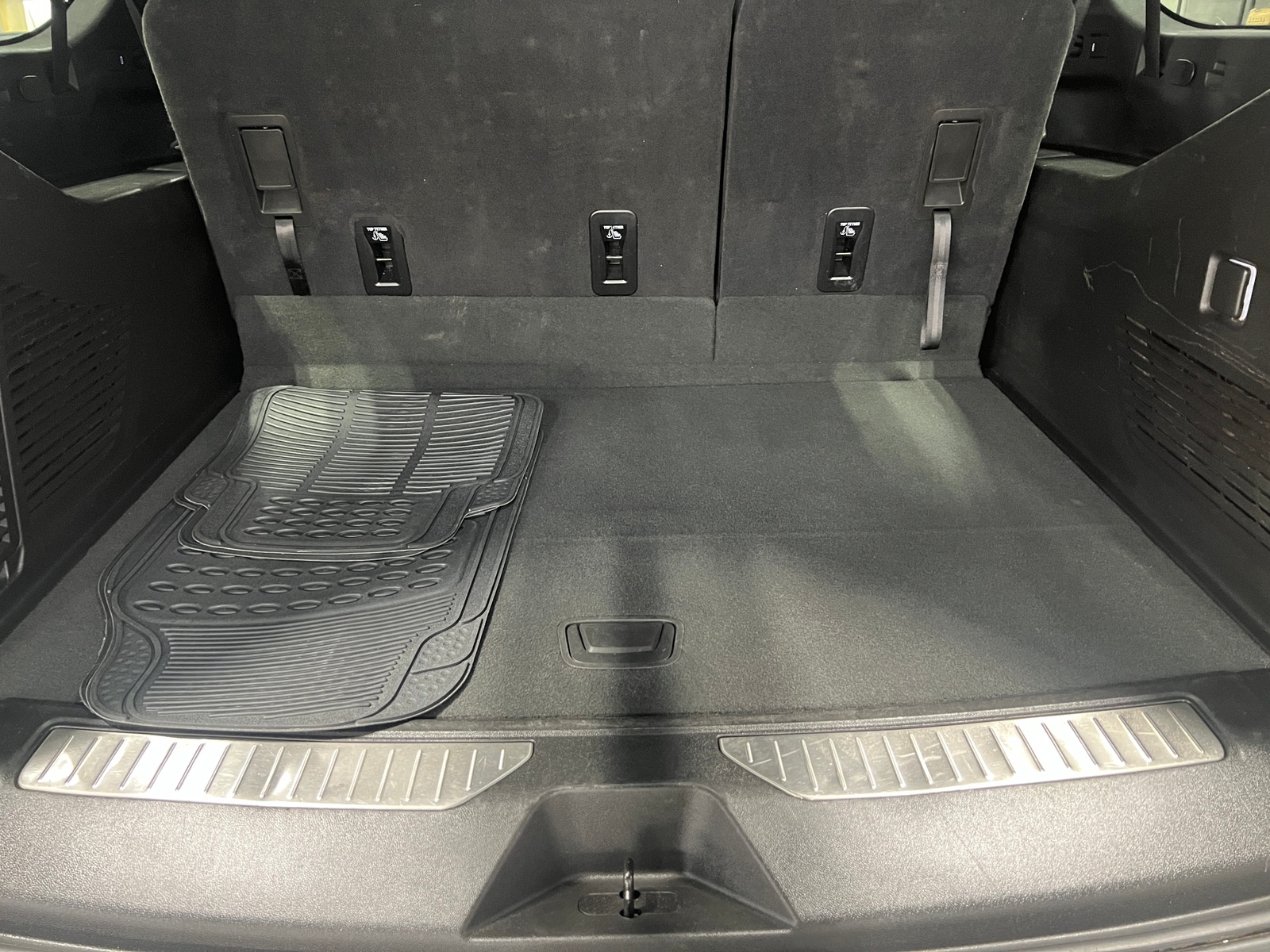 Thumbnail: 2025 Chevrolet Suburban - 6