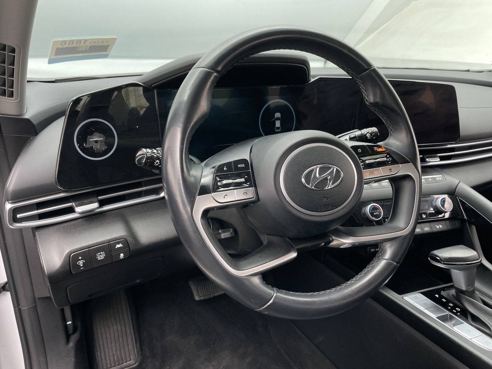 Thumbnail: 2023 Hyundai Elantra - 4