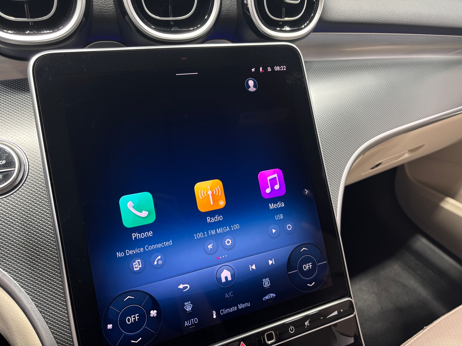 Thumbnail: 2025 Mercedes-Benz C-Class - 3