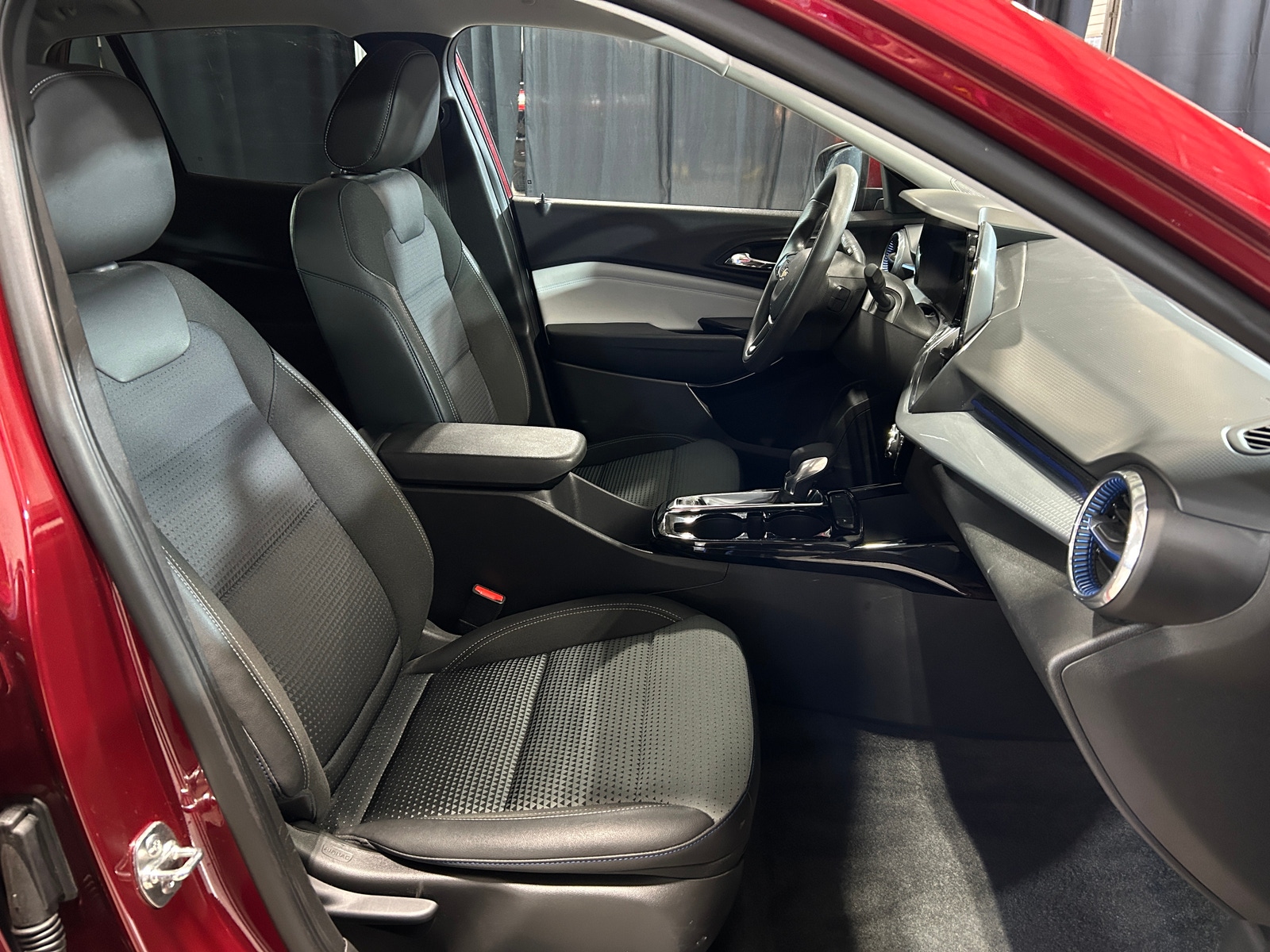 Thumbnail: 2025 Chevrolet Trax - 2