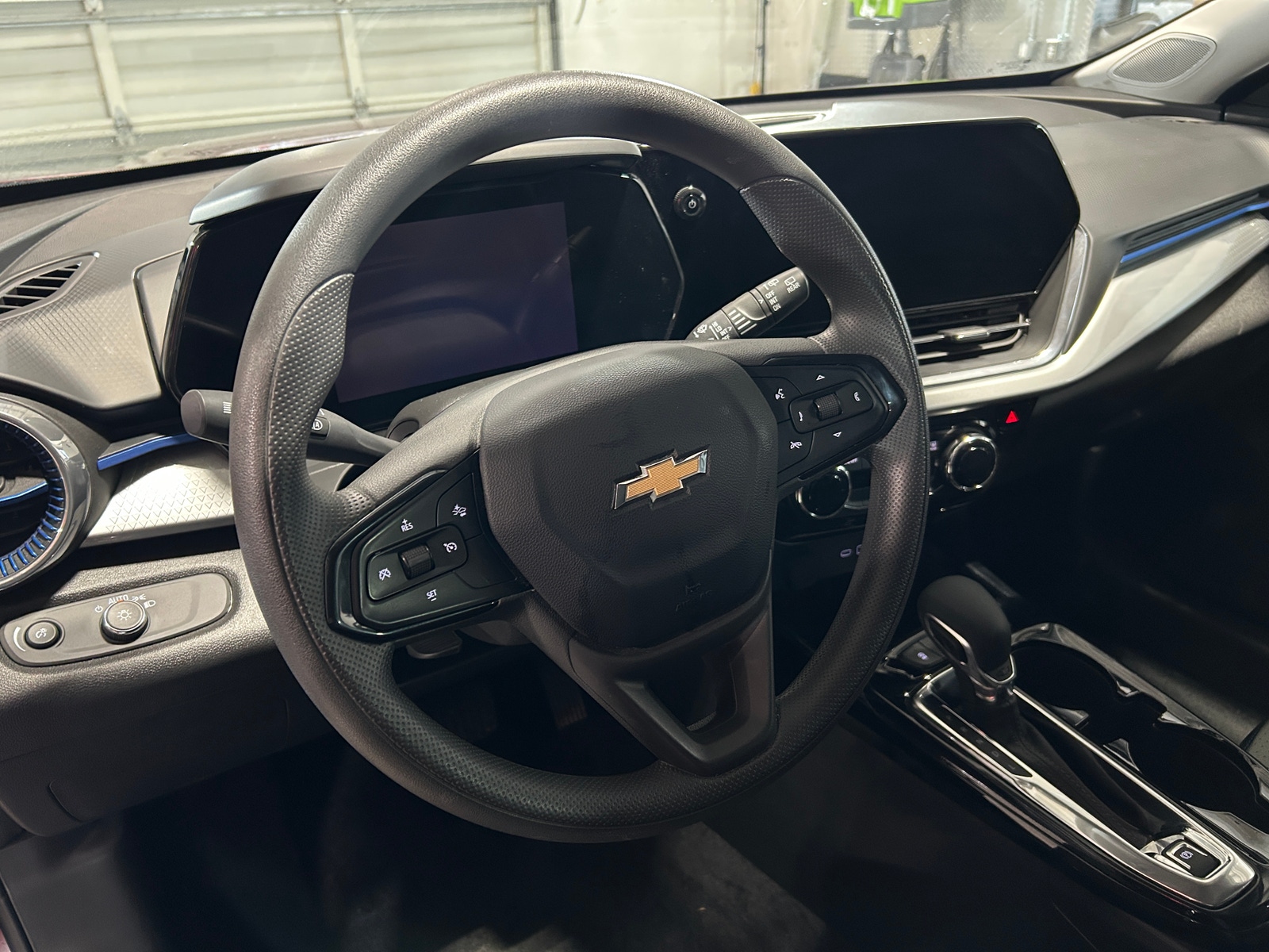 Thumbnail: 2025 Chevrolet Trax - 5