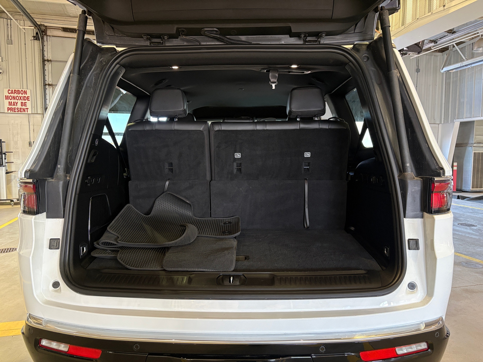 Thumbnail: 2025 Jeep Wagoneer - 6