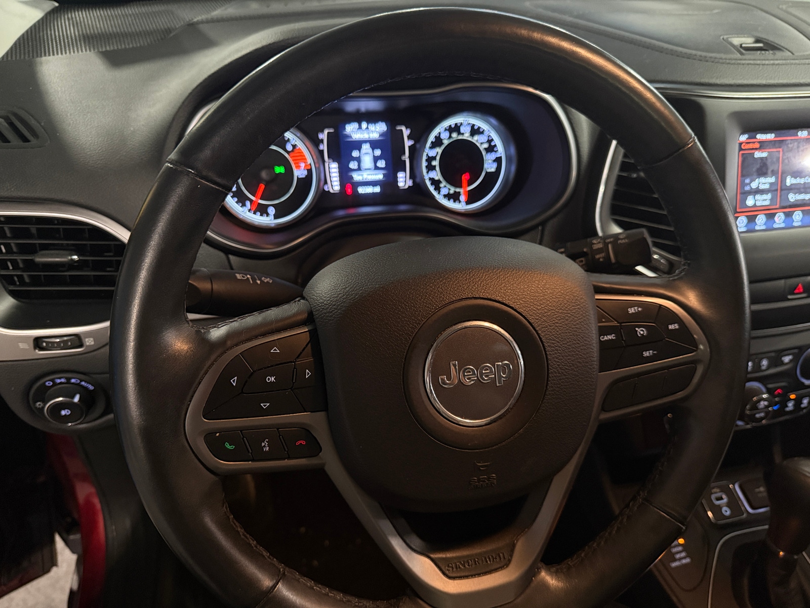 Thumbnail: 2019 Jeep Cherokee - 5