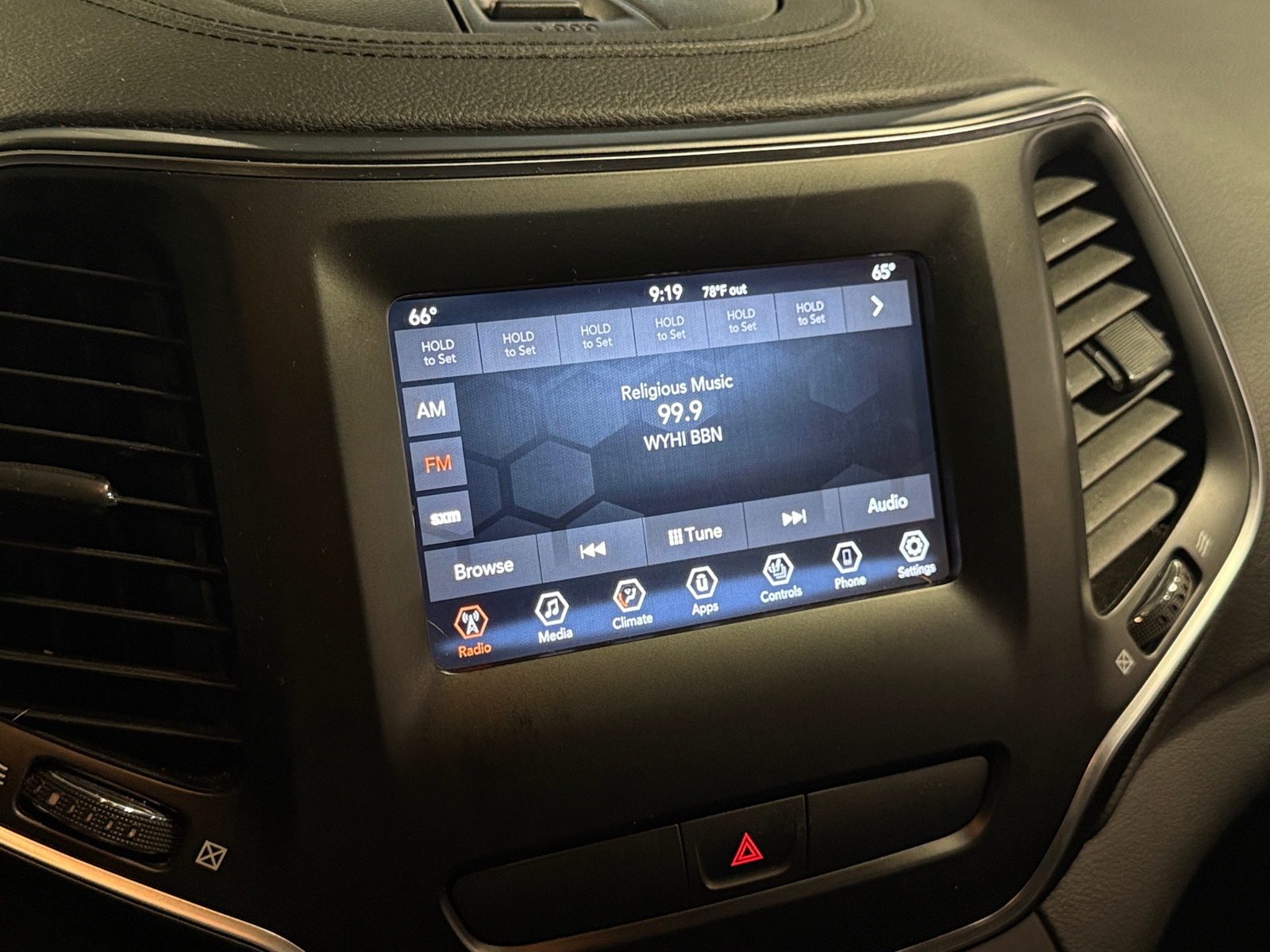 Thumbnail: 2019 Jeep Cherokee - 4