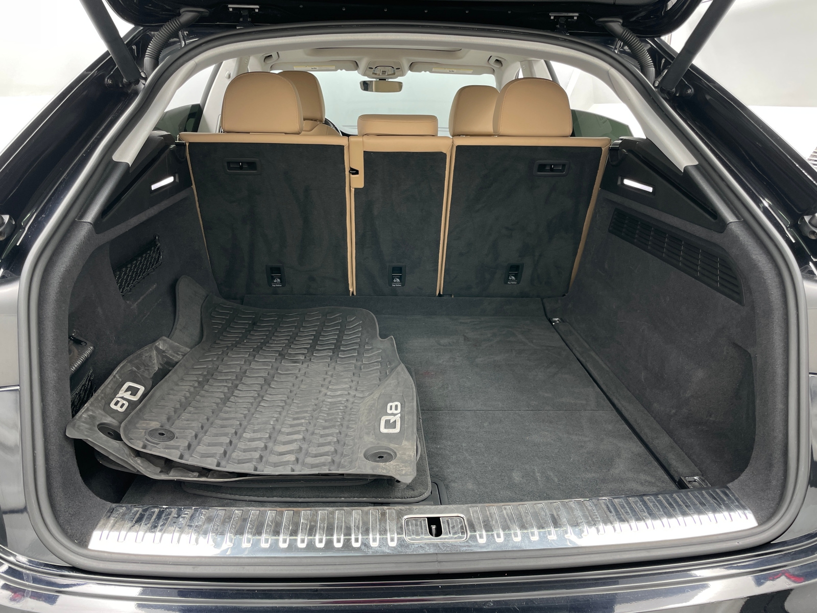 Thumbnail: 2020 Audi Q8 - 6