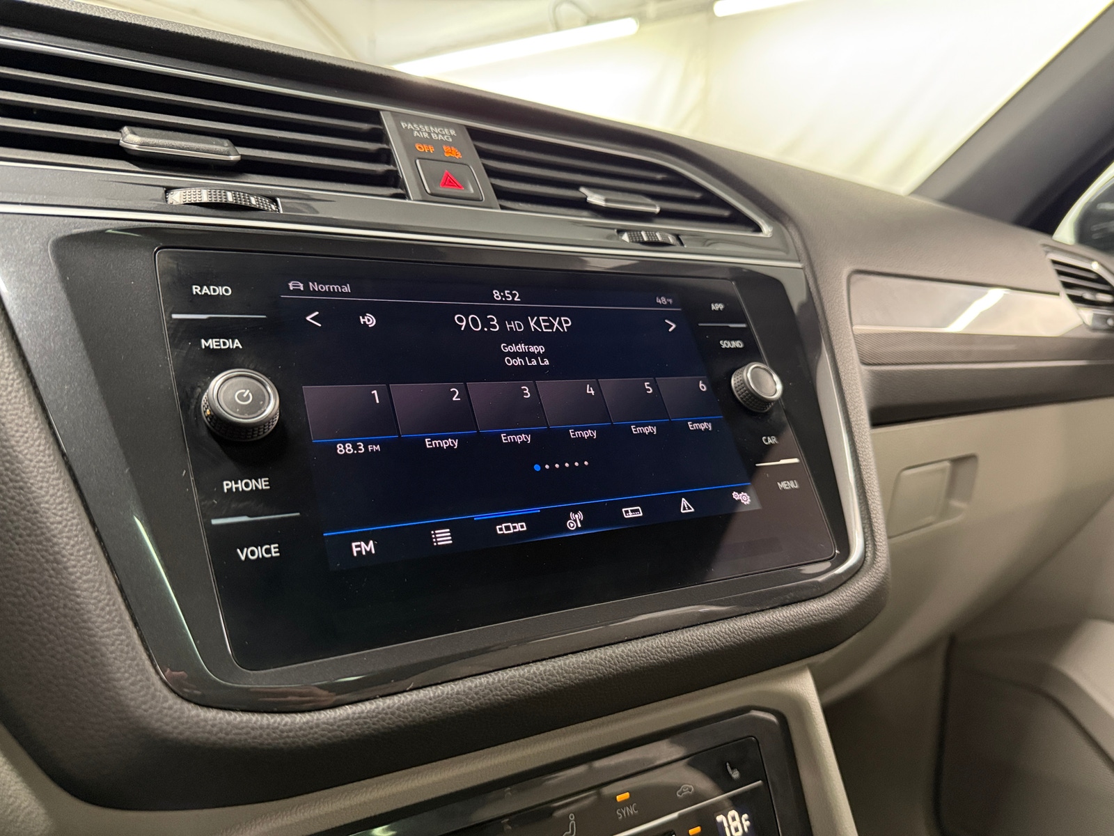 Thumbnail: 2024 Volkswagen Tiguan - 3