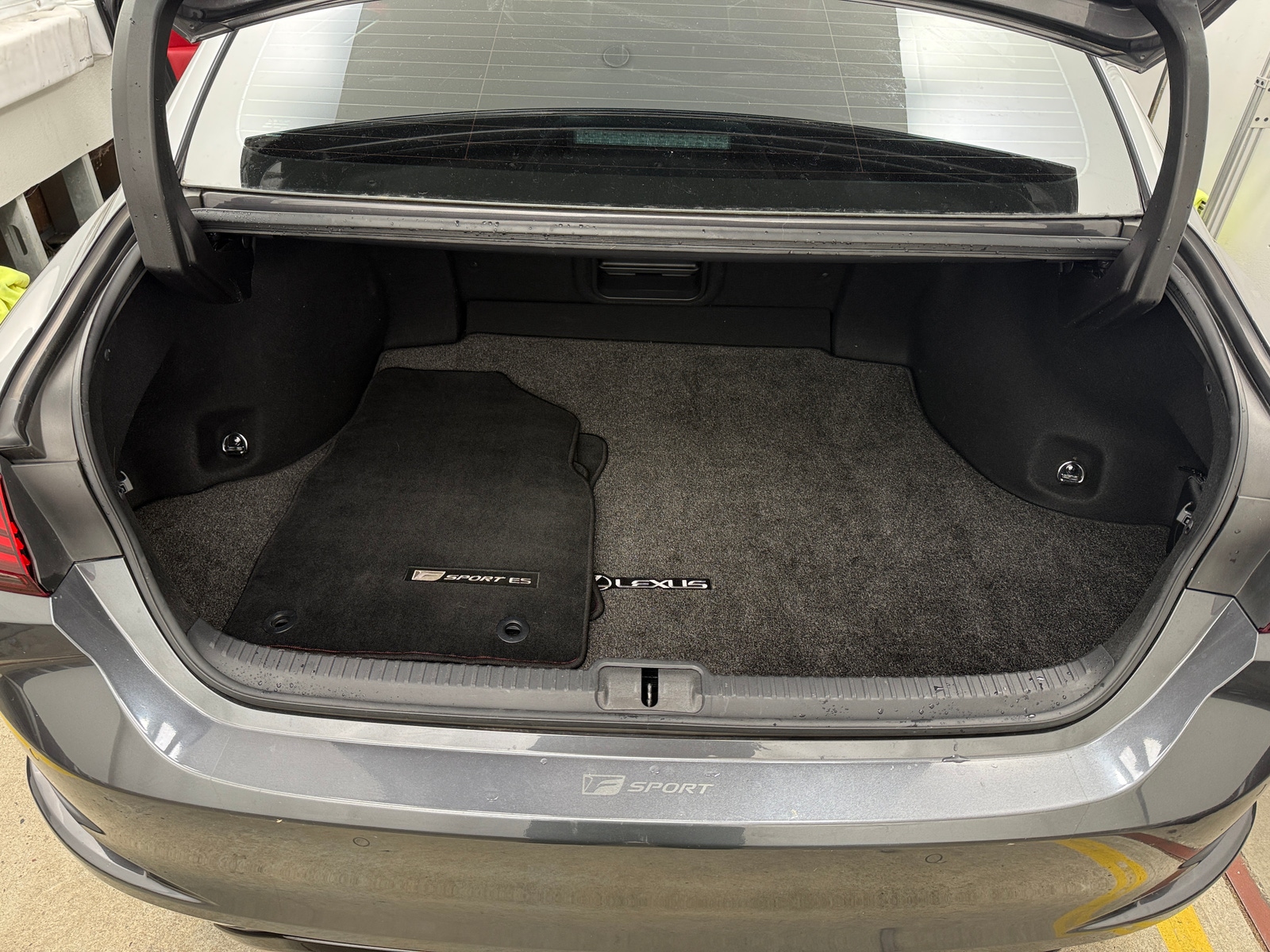 Thumbnail: 2022 Lexus ES - 6