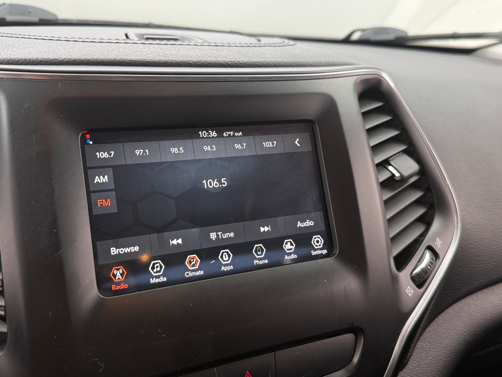 Thumbnail: 2019 Jeep Cherokee - 4