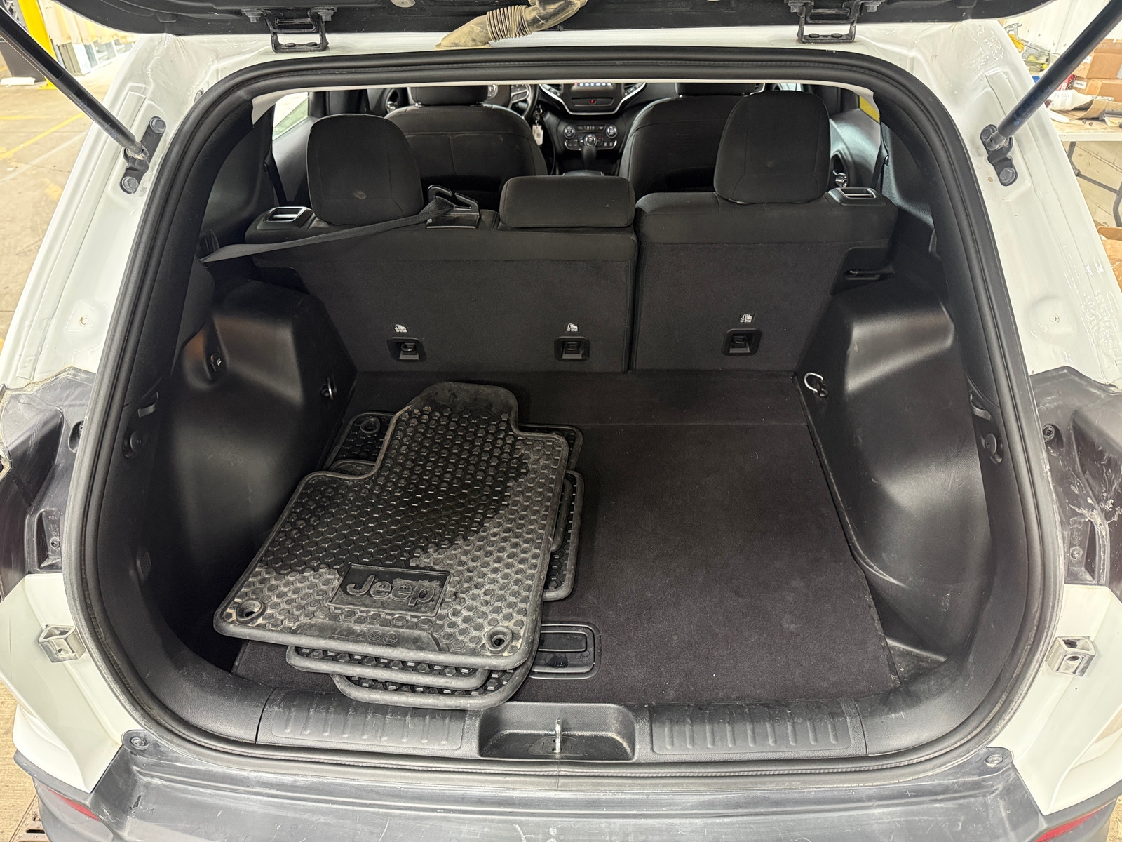 Thumbnail: 2020 Jeep Cherokee - 7