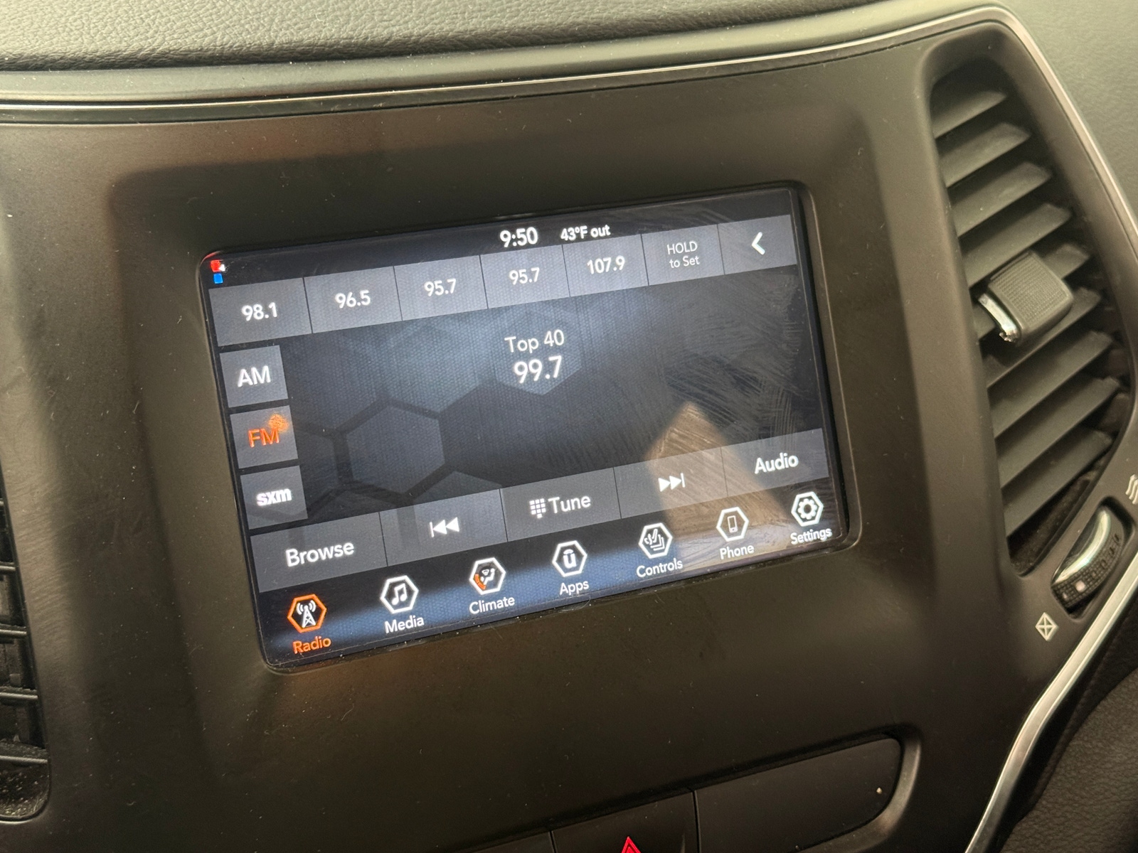 Thumbnail: 2020 Jeep Cherokee - 4