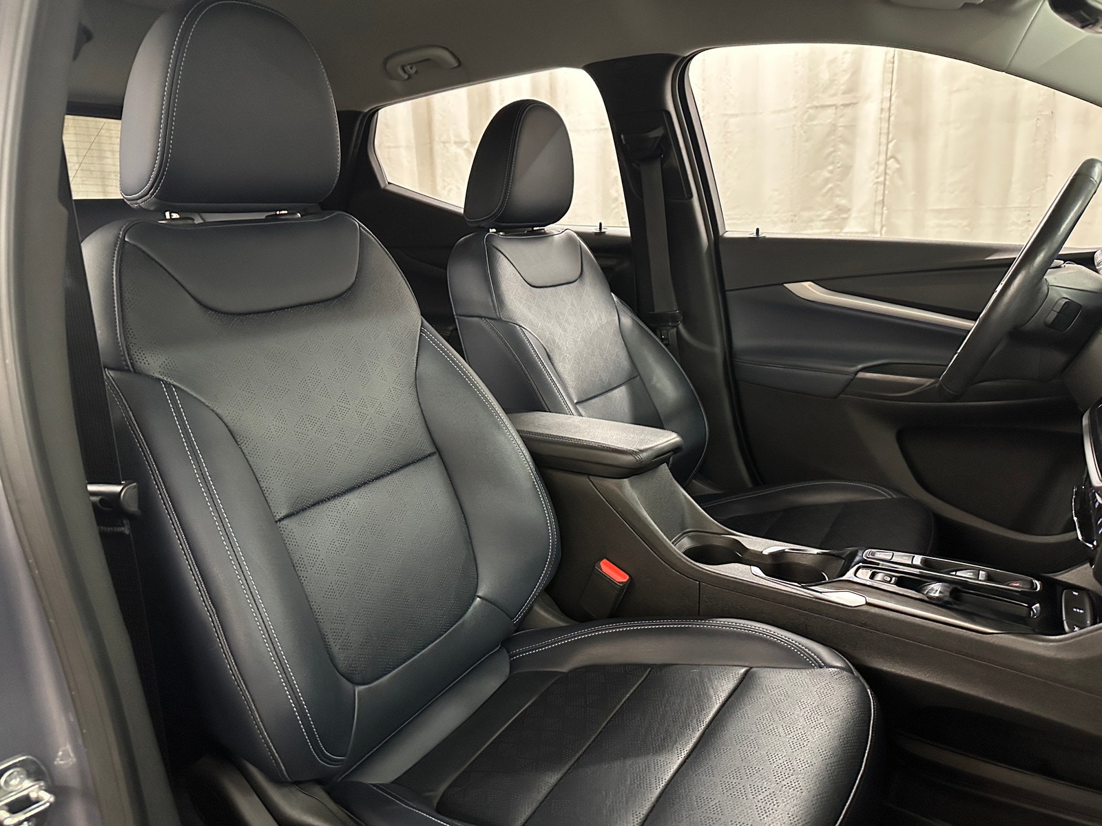 Thumbnail: 2022 Chevrolet Bolt EUV - 2