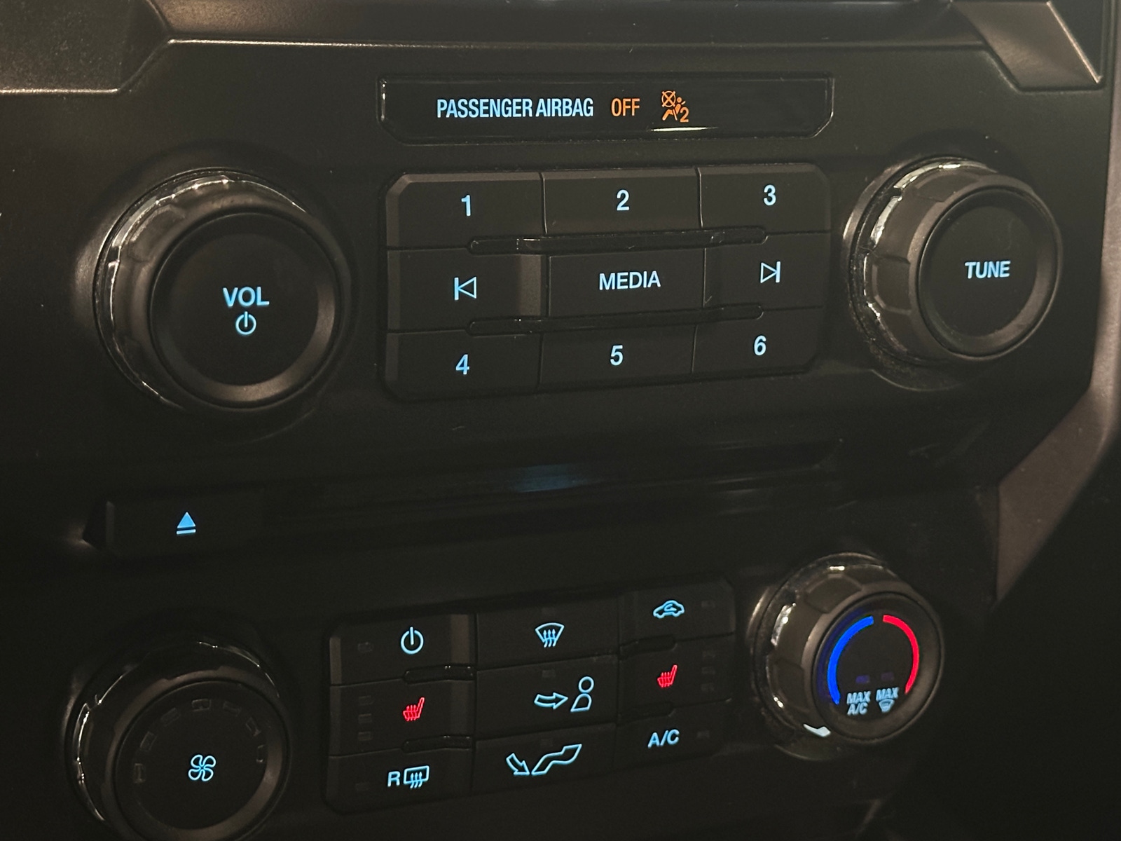 Thumbnail: 2015 Ford Econoline - 4