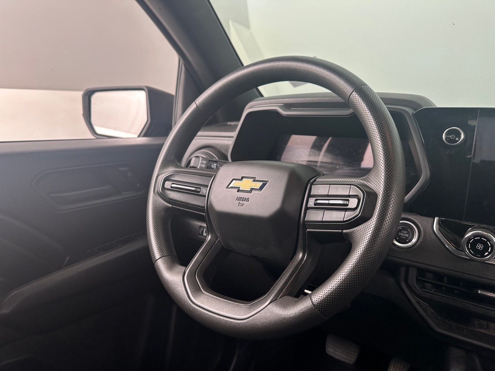 Thumbnail: 2024 Chevrolet Colorado - 5
