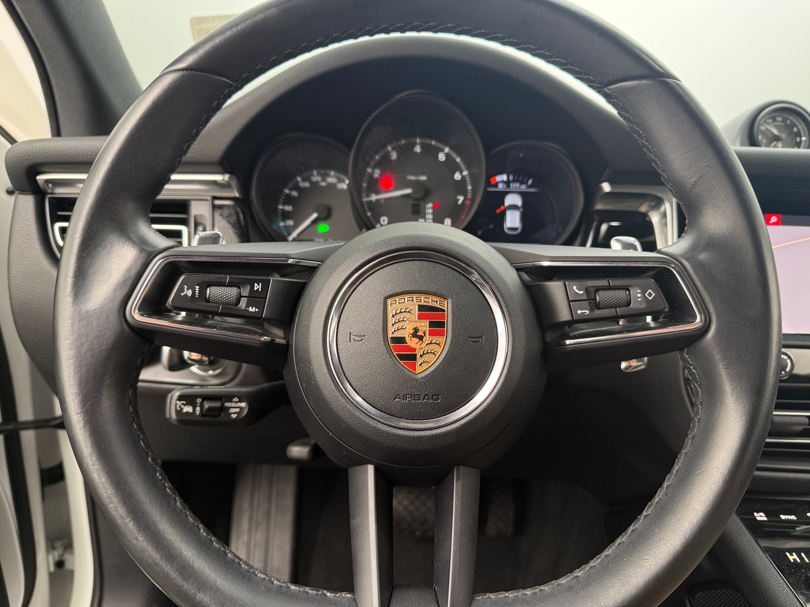 Thumbnail: 2023 Porsche Macan - 4