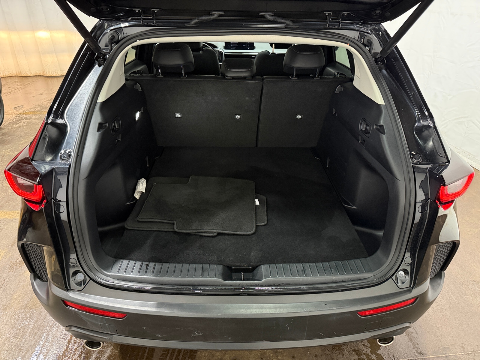 Thumbnail: 2025 Mazda CX-50 - 6