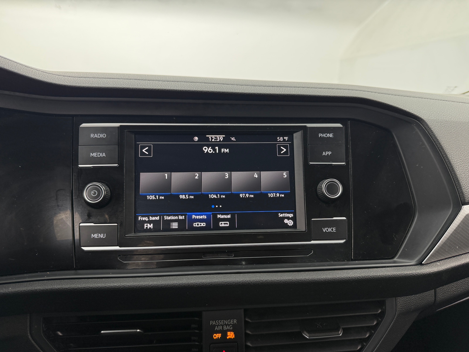 Thumbnail: 2021 Volkswagen Jetta - 4