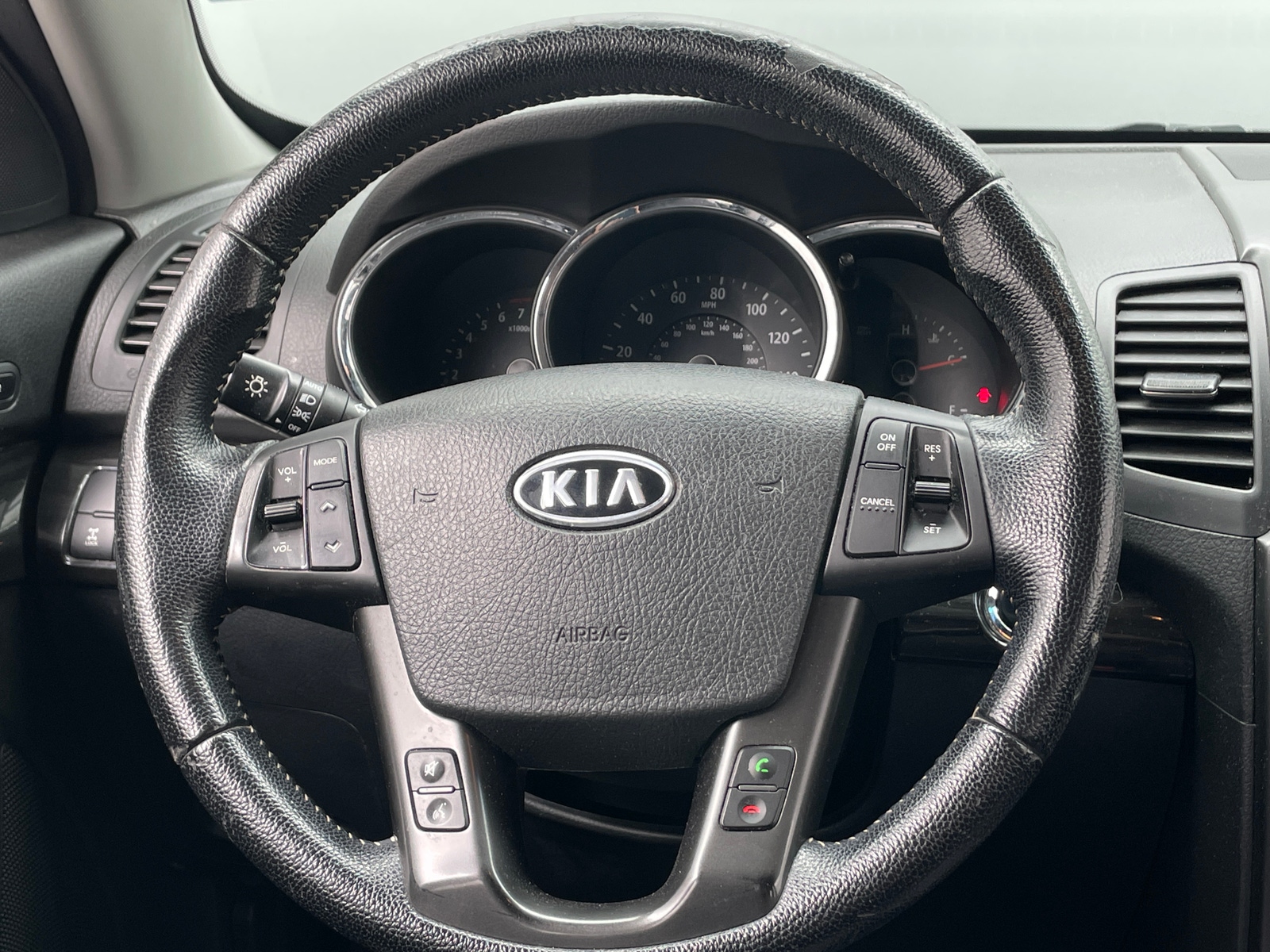 Thumbnail: 2013 Kia Sorento - 4