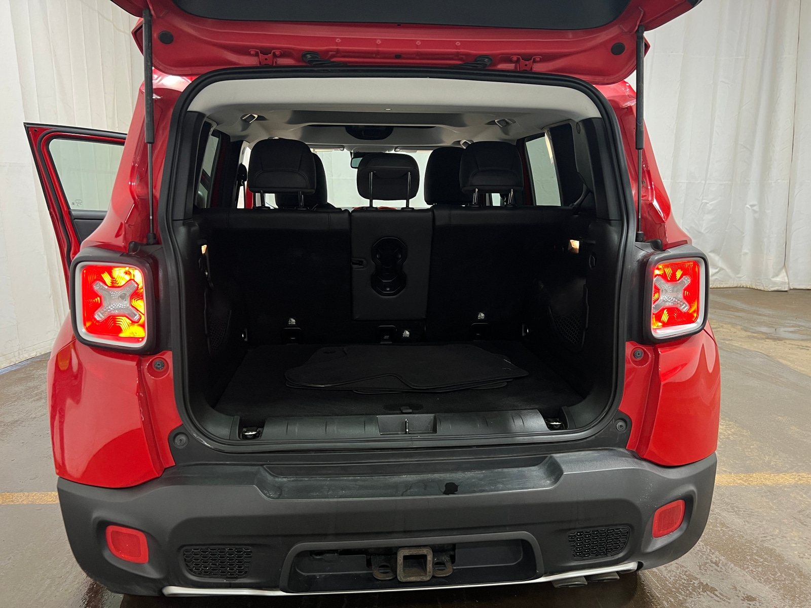 Thumbnail: 2016 Jeep Renegade - 6