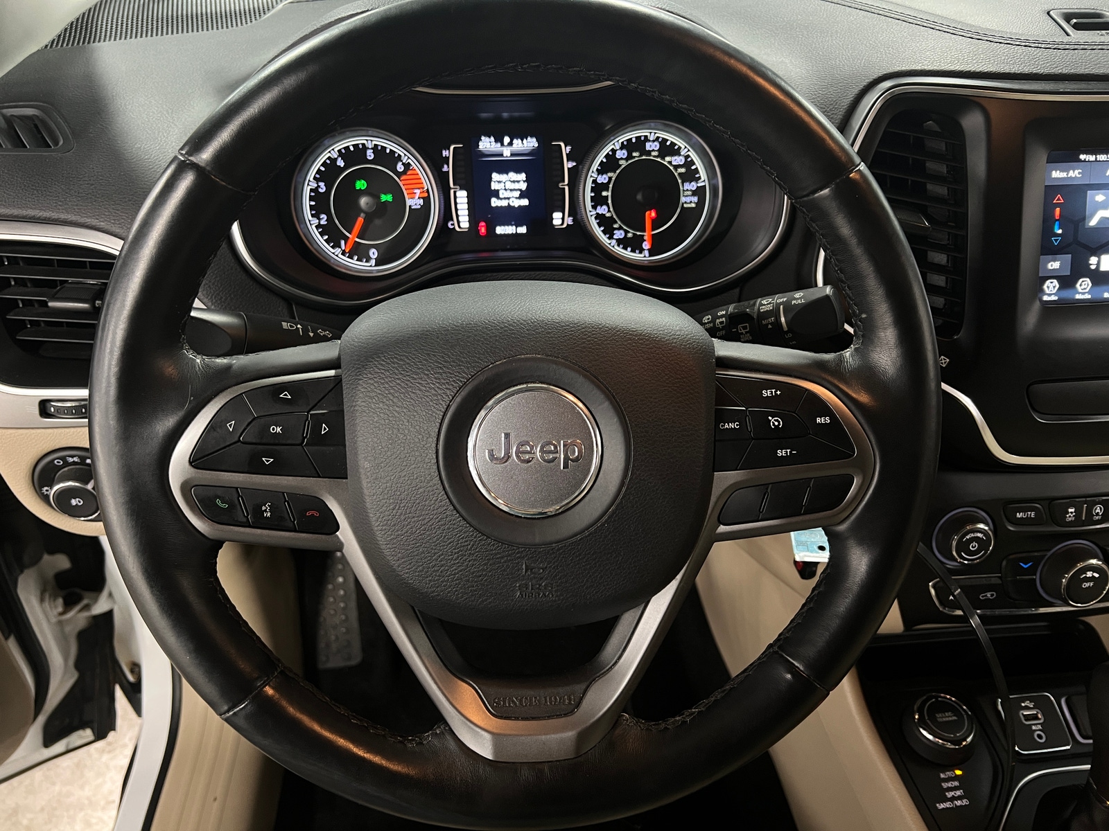 Thumbnail: 2019 Jeep Cherokee - 5