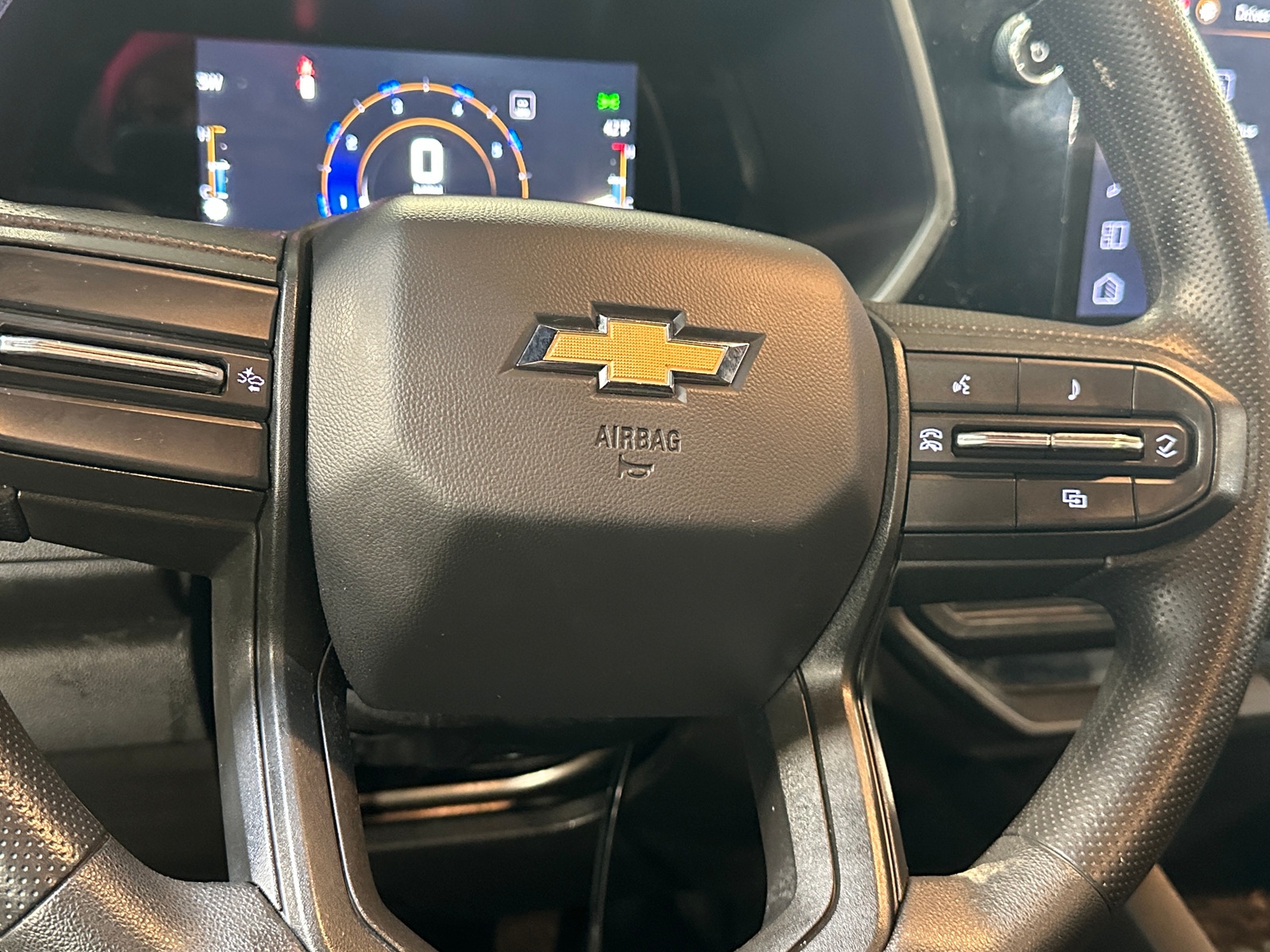 Thumbnail: 2023 Chevrolet Colorado - 5