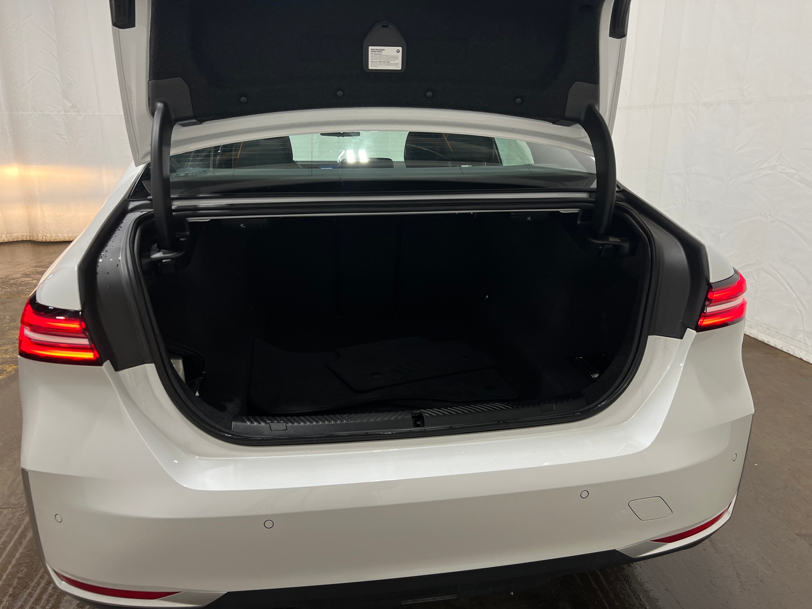 Thumbnail: 2026 BMW 5 Series - 6