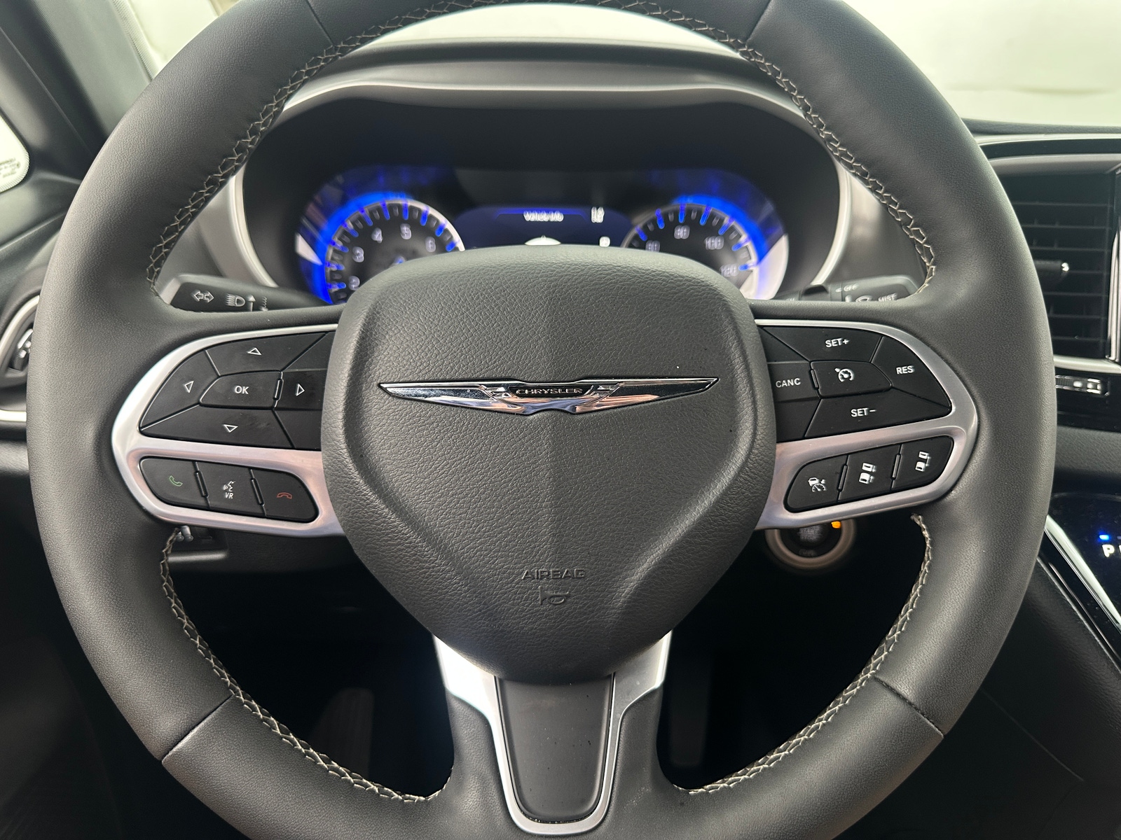 Thumbnail: 2025 Chrysler Pacifica - 4