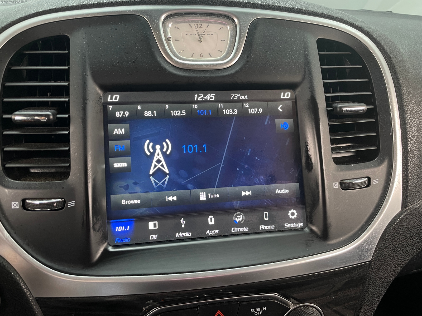 Thumbnail: 2019 Chrysler 300 - 4